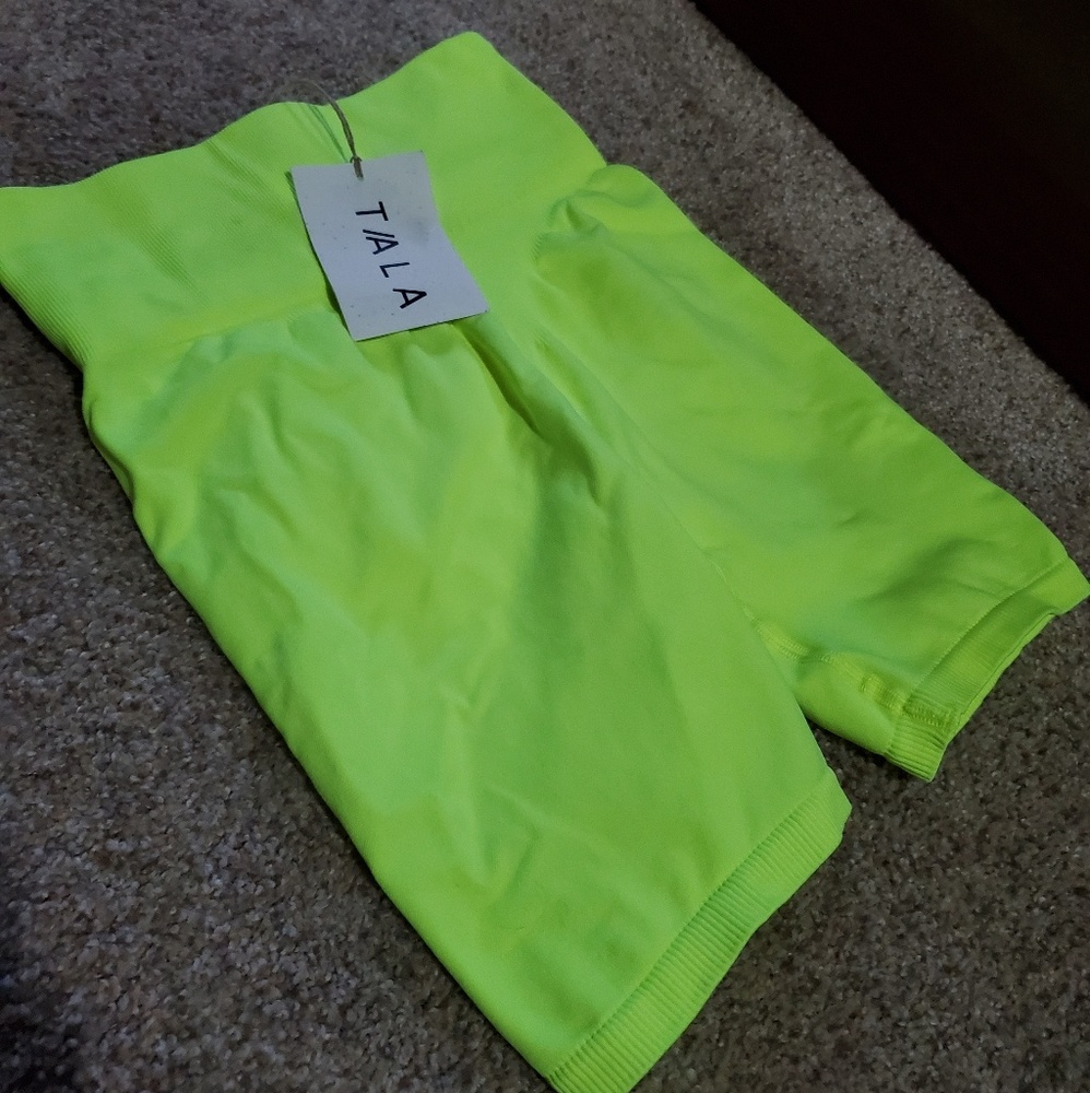 Tala hosta shorts